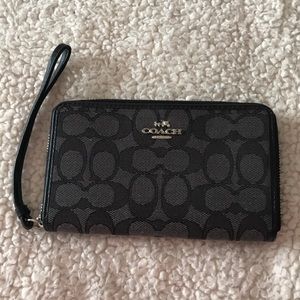 Coach wristle clutch